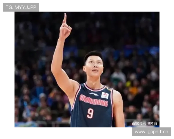 好久不见广东清远球迷偶遇易建联惊喜获亲笔签名引发热议 好久不见广东清远球迷偶遇易建联惊喜获亲笔签名引发热议